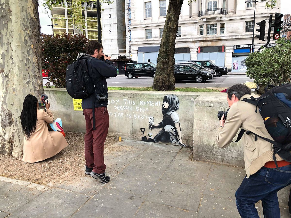 New Banksy Appears Overnight As Climate Protests Come To A Close In ...