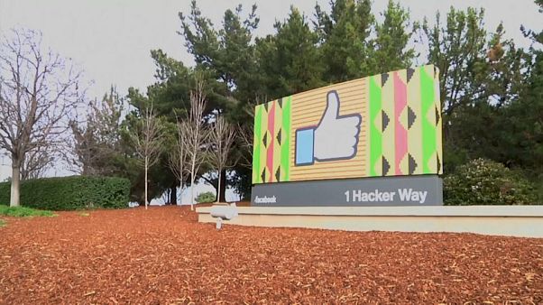 Facebook: titolo in rialzo nonostante il rischio multa miliardaria Facebook: titolo in rialzo nonostante il rischio multa miliardaria