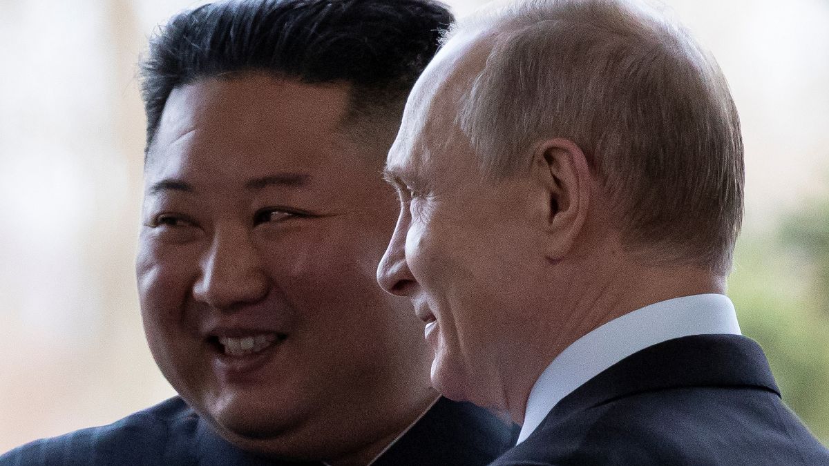 الرئيس الروسي فلاديمير بوتين وزعيم كوريا الشمالية كيم جونغ أون في روسيا
