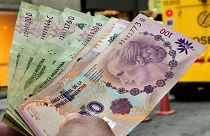 Argentine : le peso s'effondre face au dollar