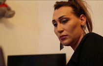 شاهد.. امرأة متحولة جنسياً تثير ضجة في أرمينيا بعد خطاب ألقته في البرلمان
