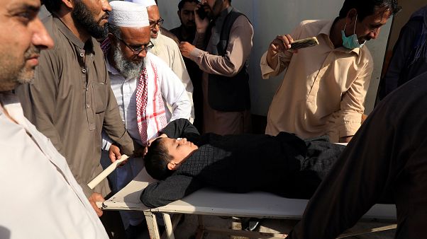 Pakistan'da polis koruması altında çocuk felci aşısı yapılıyor; Taliban neden aşıya karşı çıkıyor? Pakistan'da polis koruması altında çocuk felci aşısı yapılıyor; Taliban neden aşıya karşı çıkıyor?