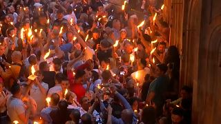 شاهد: المصلون يحتفلون بعيد الفصح المقدس في القدس