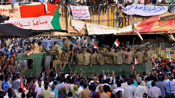 Sudan'da ordu ile sivil yönetim isteyen muhalefet, geçiş konseyi kurulması konusunda anlaştı Sudan'da ordu ile sivil yönetim isteyen muhalefet, geçiş konseyi kurulması konusunda anlaştı