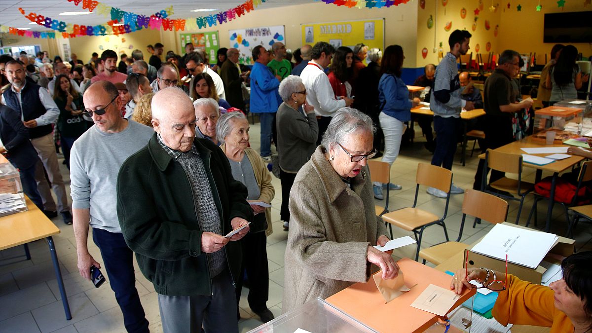 España se vuelca en las urnas: La participación es de 60,6%  a las 18:00, 9 puntos más que en 2016