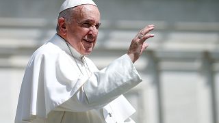 Papa doa meio milhão para ajudar migrantes