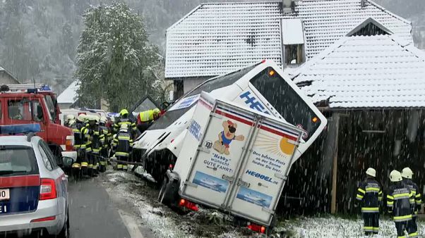 Buszbaleset a havazás miatt Buszbaleset a havazás miatt