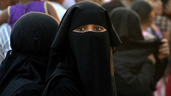 ممنوعیت پوشش برقع در سریلانکا پس از انفجارهای مرگبار عید پاک ممنوعیت پوشش برقع در سریلانکا پس از انفجارهای مرگبار عید پاک