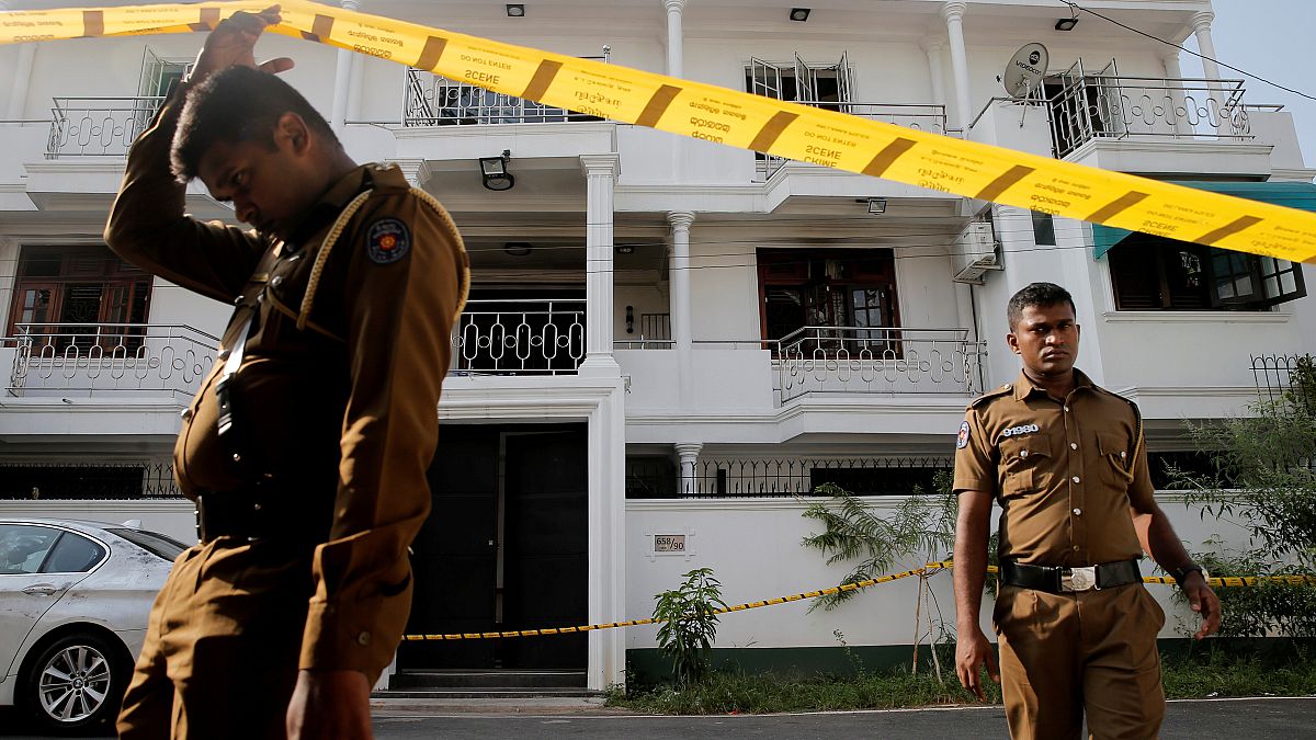 رئيس سريلانكا يعين وزيرا جديدا للدفاع وسط تحذيرات من هجمات جديدة