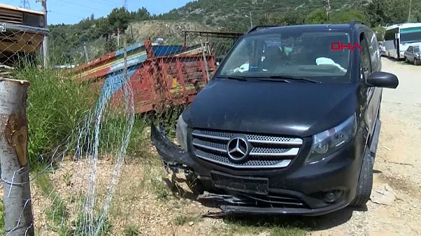 الحافلة الصغيرة بعد الحادث الحافلة الصغيرة بعد الحادث