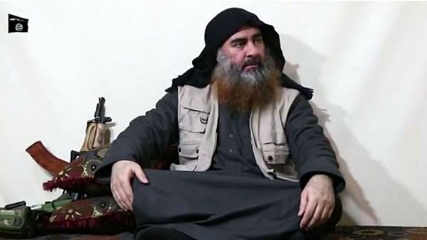 Video: IŞİD lideri el Bağdadi'nin görüntüleri 5 yıl sonra ilk kez ortaya çıktı Video: IŞİD lideri el Bağdadi'nin görüntüleri 5 yıl sonra ilk kez ortaya çıktı