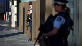 شرطة نيوزيلندا تبطل مفعول عبوة مريبة داخل حقيبة في مدينة مذبحة المسجدين