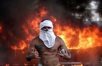 وفاداران به نیکلاس مادورو با هواداران خوان گوایدو در کاراکاس درگیر شدند