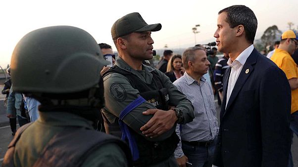 Des militaires vénézuéliens donnent leur soutien à l'opposant Guaido, Maduro dénonce un coup d'Etat Des militaires vénézuéliens donnent leur soutien à l'opposant Guaido, Maduro dénonce un coup d'Etat