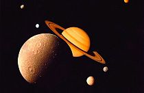 صور التقطتها المركبة الفضائية فويغر في 1 في نوفمبر 1980 لكوكب زحل