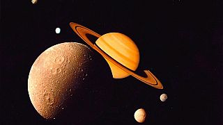 صور التقطتها المركبة الفضائية فويغر في 1 في نوفمبر 1980 لكوكب زحل