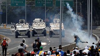 Venezuela Başkanı Maduro'yu devirme girişimine hangi ülke nasıl tepki verdi?