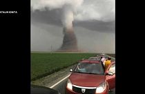 Une monstrueuse tornade dans l'est de la Roumanie