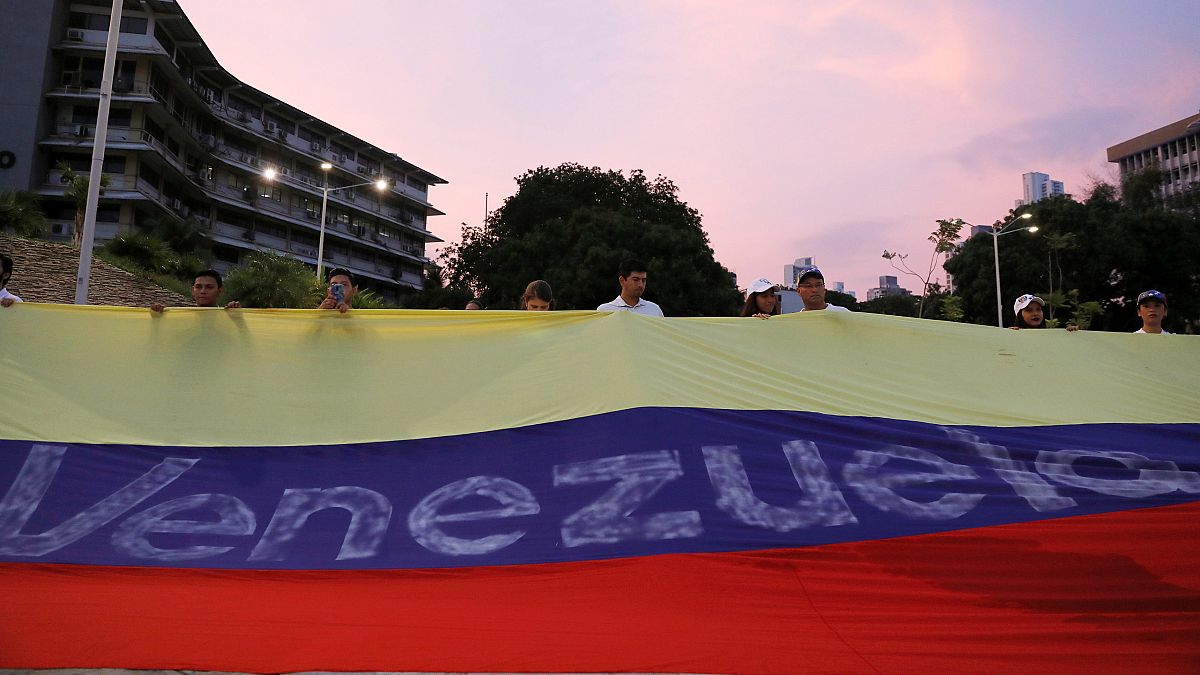 Guaidó apela a uma "revolução pacífica"