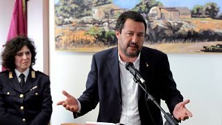 Beperelte Salvinit az egyik segélyszervezet