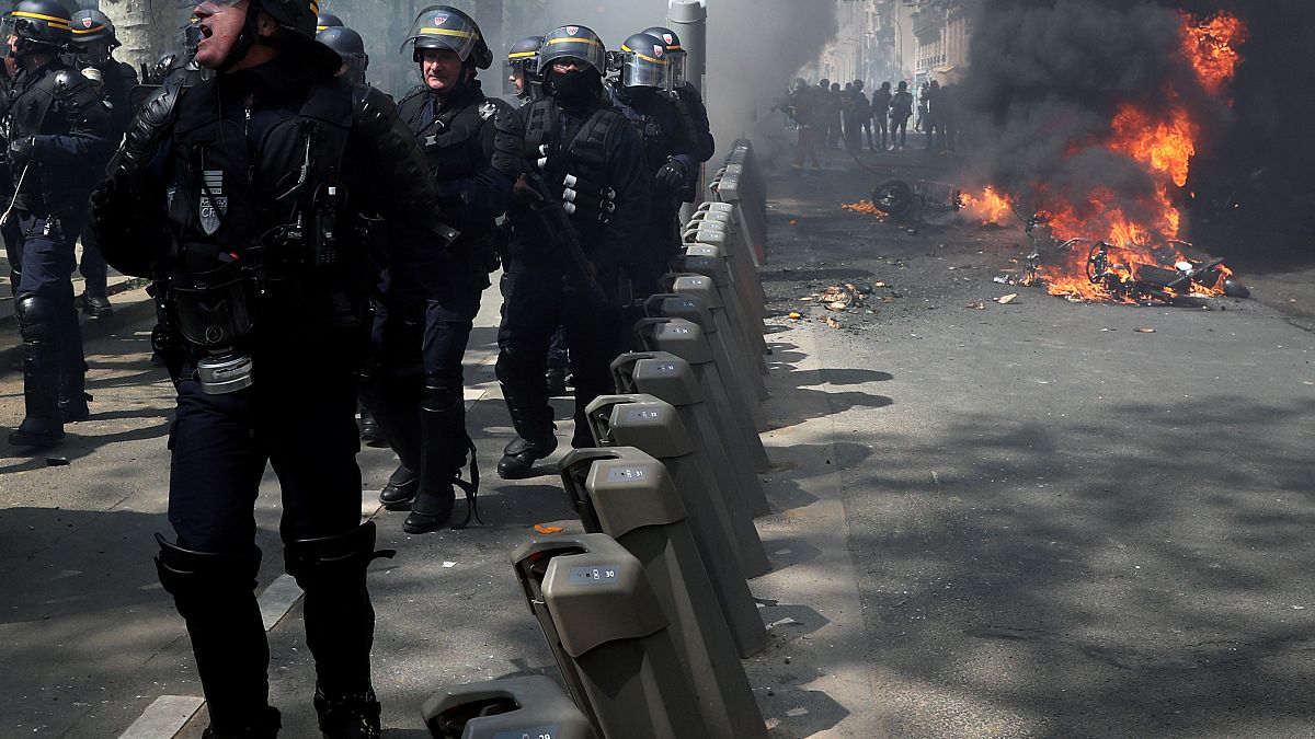 Nem akar több öngyilkos rendőrt a francia belügyminiszter