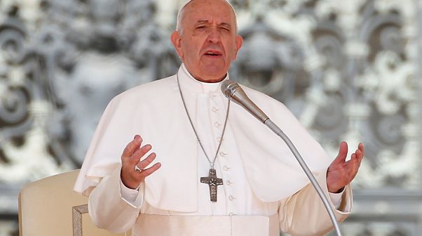 Aşırı muhafazkar Katoliklerden Papa'yı aforoz etme çağrısı Aşırı muhafazkar Katoliklerden Papa'yı aforoz etme çağrısı