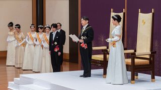 Japonya'da yeni İmparator Naruhito resmi olarak tahta oturdu