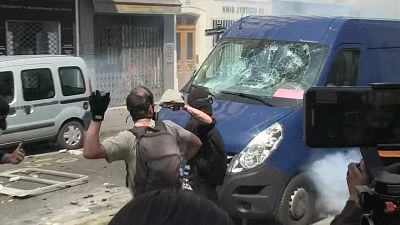 Γαλλία: Συγκρούσεις και δακρυγόνα στην πορεία της Πρωτομαγιάς