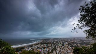 Hindistan, siklon tehlikesi yüzünden 800 bin kişiyi tahliye etmek için alarma geçti