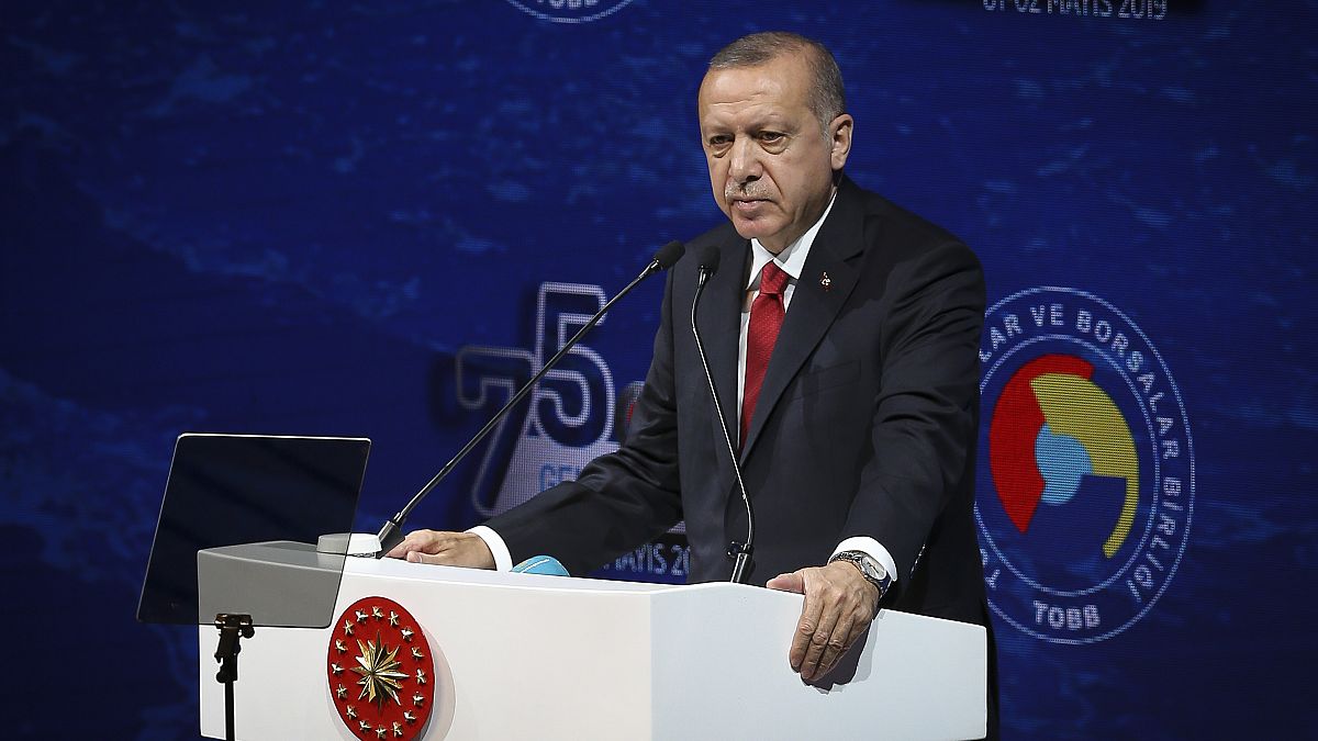 Cumhurbaşkanı Erdoğan: Birileri borçlanma rakamları üzerinden fırtına koparmaya çalışıyor