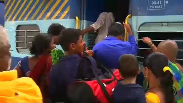 Százezreket evakuálnak Indiában Százezreket evakuálnak Indiában