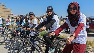 رکاب‌زنی برای تغییر؛ دختران در مزارشریف افغانستان مسابقه دادند