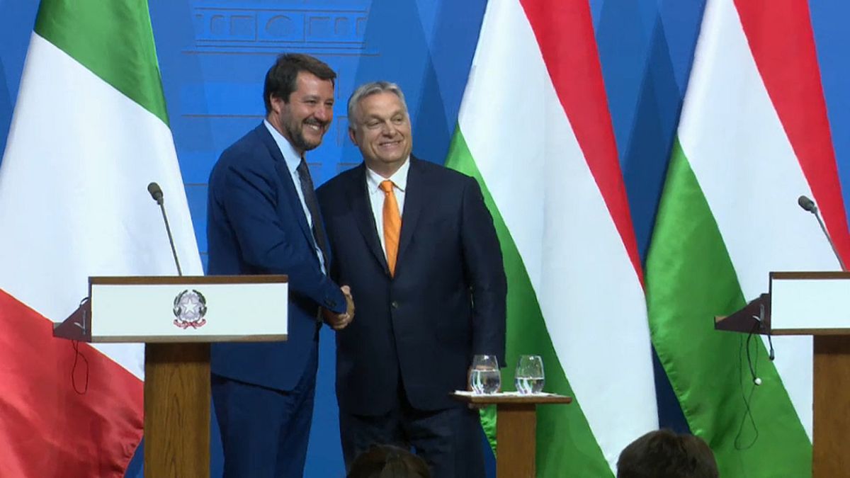 Orban und Salvini auf Kuschelkurs: EVP soll mit rechten Parteien zusammenarbeiten