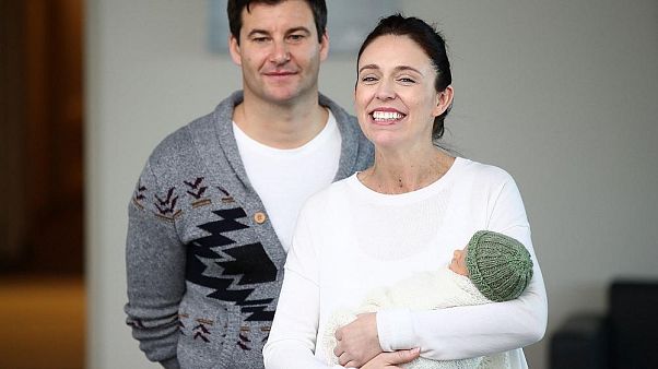 Yeni Zelanda Başbakanı Ardern, Clarke Gayford ve kızları, Haziran 2018 Yeni Zelanda Başbakanı Ardern, Clarke Gayford ve kızları, Haziran 2018