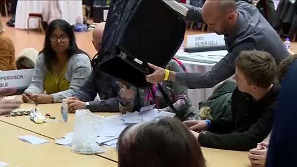 Grande-Bretagne : à trois semaines des élections européennes, la claque aux partis traditionnels Grande-Bretagne : à trois semaines des élections européennes, la claque aux partis traditionnels