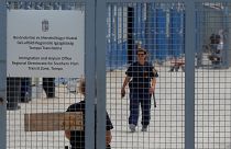 مركز لاحتجاز المهاجرين وطالبي اللجوء لحين النظر في طلباتهم في المجر