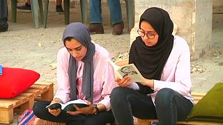 شاهد: بنغازي تقرأ تحت الأنقاض