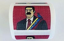 Venezuela'da halka yardım için tuvalet kağıtlı protesto: Maduro resimli rulolar internette satışta