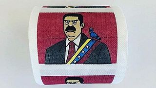 Venezuela'da halka yardım için tuvalet kağıtlı protesto: Maduro resimli rulolar internette satışta