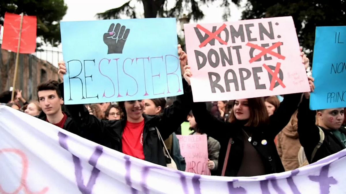 Italia, indietro tutta sui diritti delle donne. Il rapporto Censis fotografa la condizione femminile