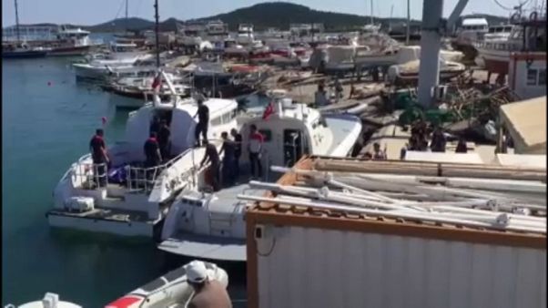 Τουρκία: Νεκροί μετανάστες σε ναυάγιο στο Αϊβαλί Τουρκία: Νεκροί μετανάστες σε ναυάγιο στο Αϊβαλί