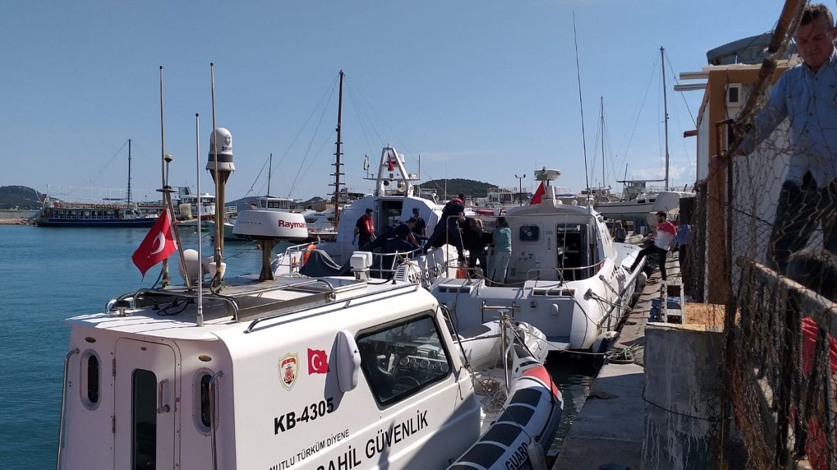 Düzensiz göçmenleri taşıyan tekne battı: 9 ölü, 3 kayıp