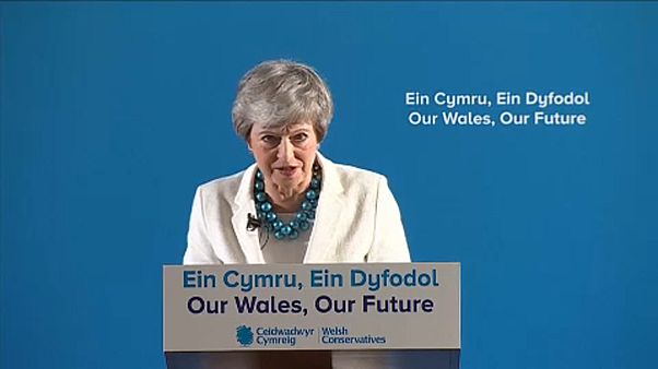 "Pourquoi vous ne démissionnez pas ?" Theresa May invectivée après l'échec aux élections locales "Pourquoi vous ne démissionnez pas ?" Theresa May invectivée après l'échec aux élections locales