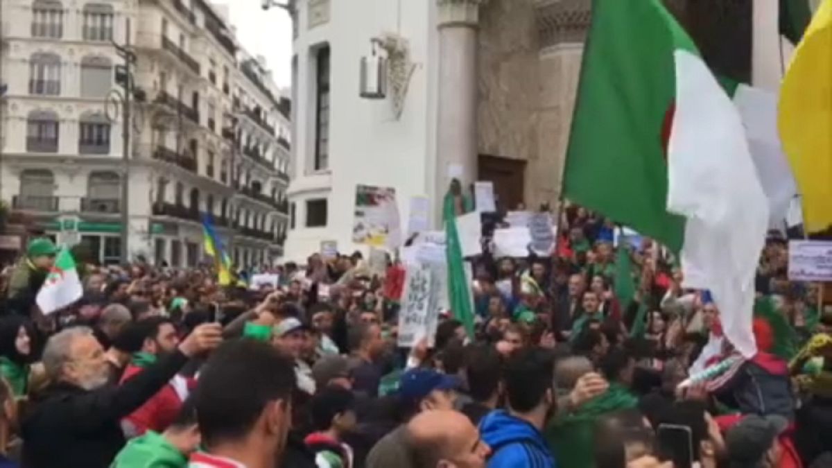 Folytatódnak a tüntetések Algériában