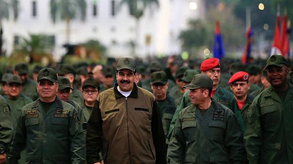 الأزمة الفنزويلية: لماذا لم يلقِ مادورو القبض على غوايدو بعد؟ الأزمة الفنزويلية: لماذا لم يلقِ مادورو القبض على غوايدو بعد؟