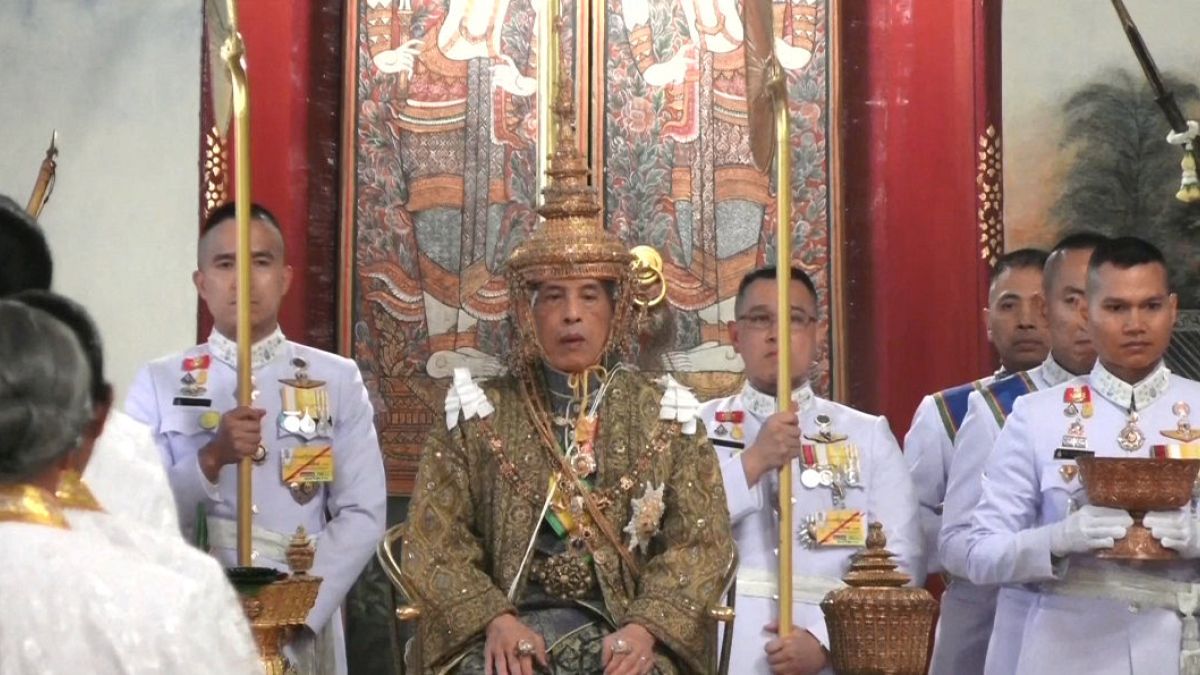 تتويج ماها فاجيرالونكورن رسميا ملكا لتايلاند 