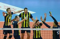 Voleybol Efeler Ligi'nde Arkas Spor'u 3-0 mağlup eden Fenerbahçe şampiyon oldu