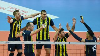 Voleybol Efeler Ligi'nde Arkas Spor'u 3-0 mağlup eden Fenerbahçe şampiyon oldu