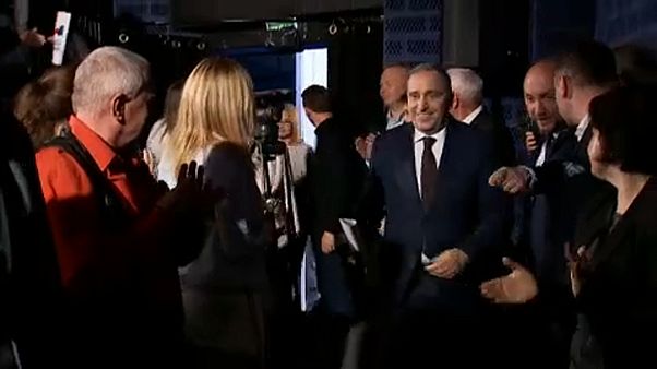 Ki pénzzel, ki hazaszeretettel kampányol Lengyelországban Ki pénzzel, ki hazaszeretettel kampányol Lengyelországban