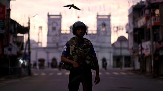 رئيس سريلانكا يتعهد "بالقضاء على الإرهاب" وتحقيق الاستقرار قبل الانتخابات